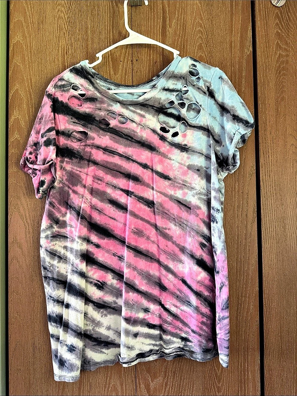 Torrid size 1 Tie-Dye Short Sleeve Tee in Pink & Blue